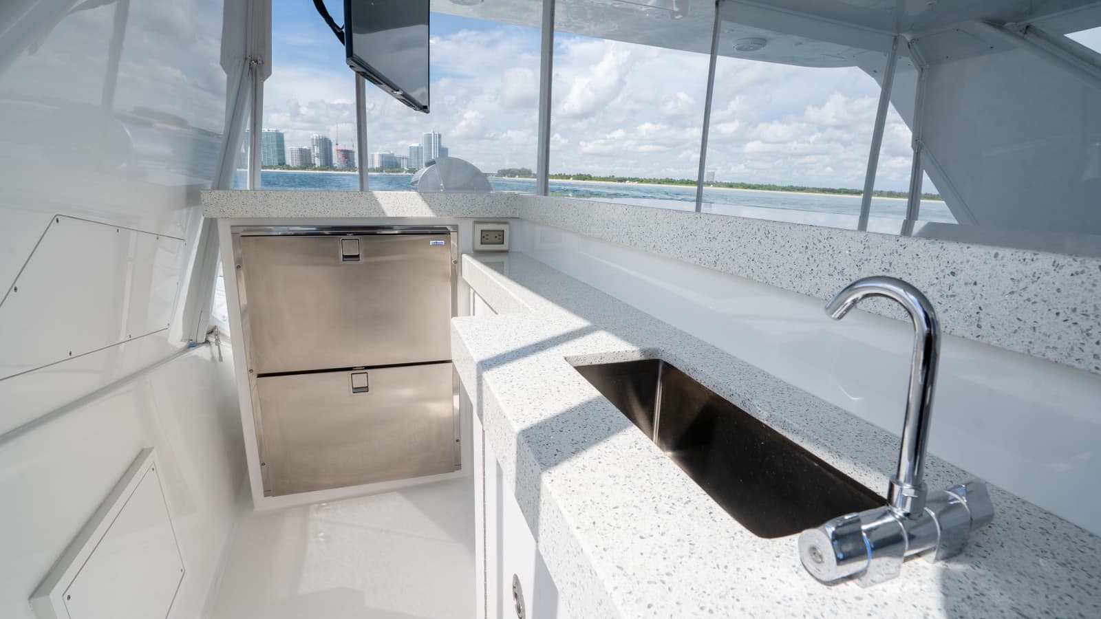 2018 Hatteras M75 - Photo 14