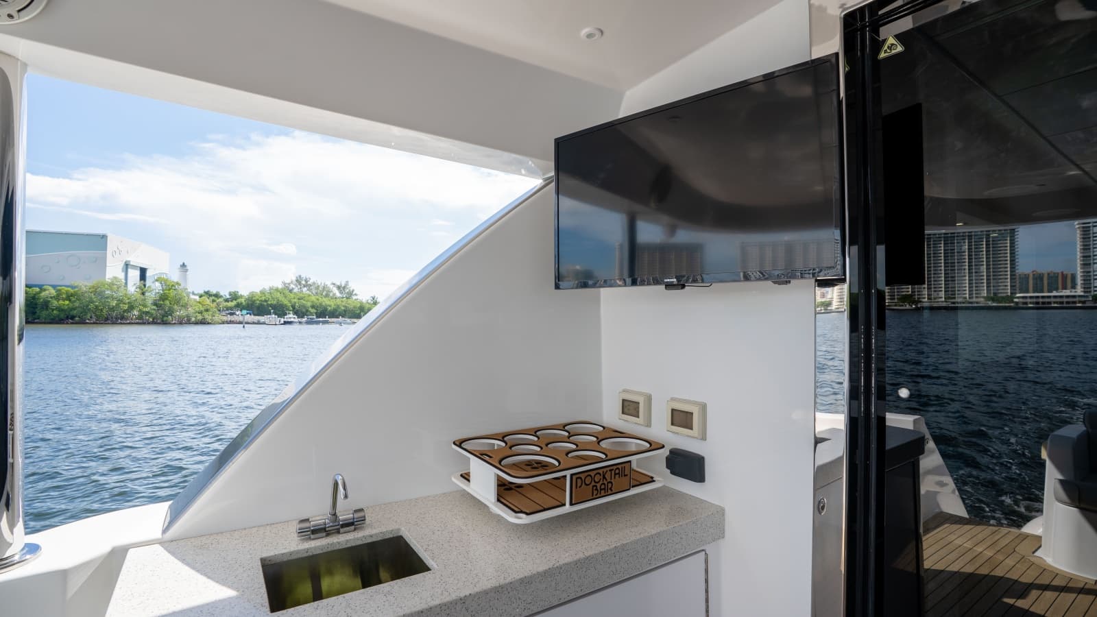 2018 Hatteras M75 - Photo 28