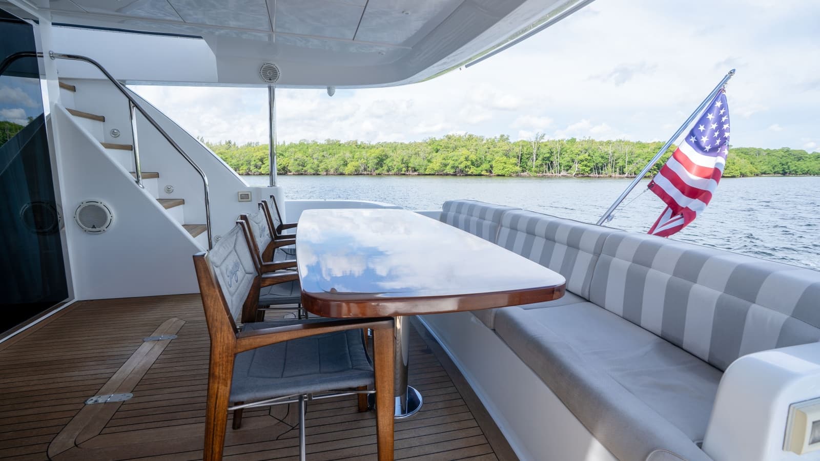 2018 Hatteras M75 - Photo 27