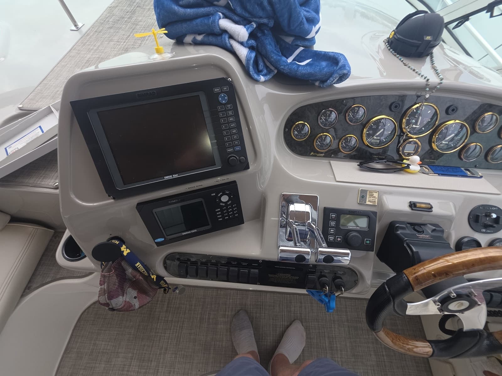 2001 Cruisers Yachts 3572 - Photo 17