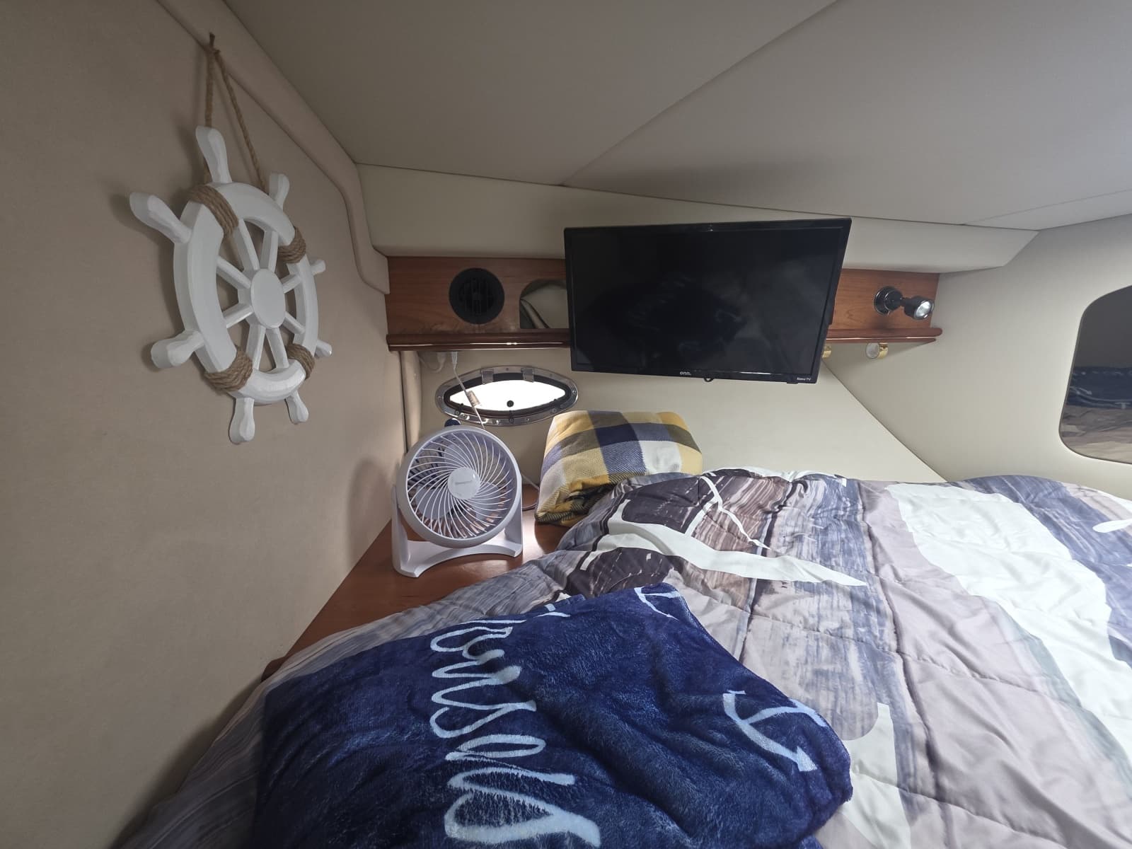 2001 Cruisers Yachts 3572 - Photo 37
