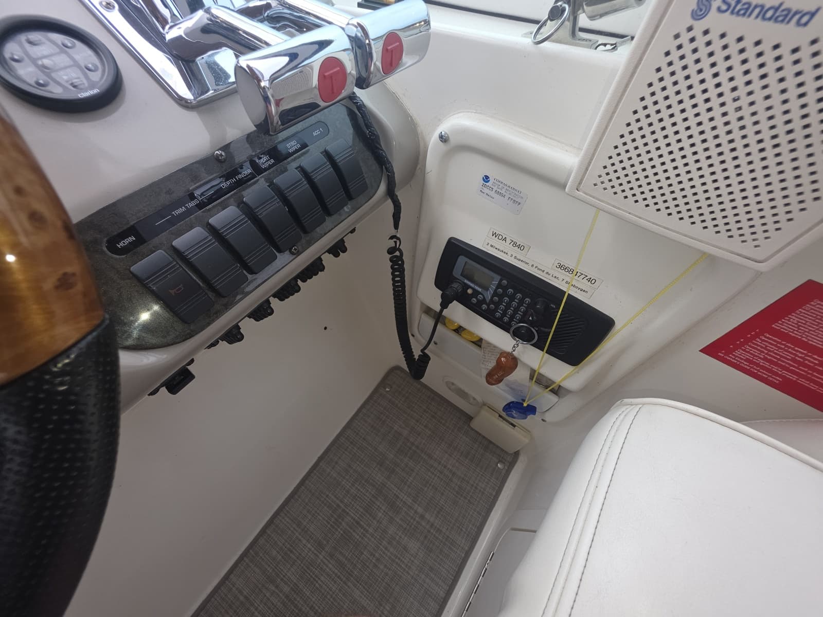 2001 Cruisers Yachts 3572 - Photo 23