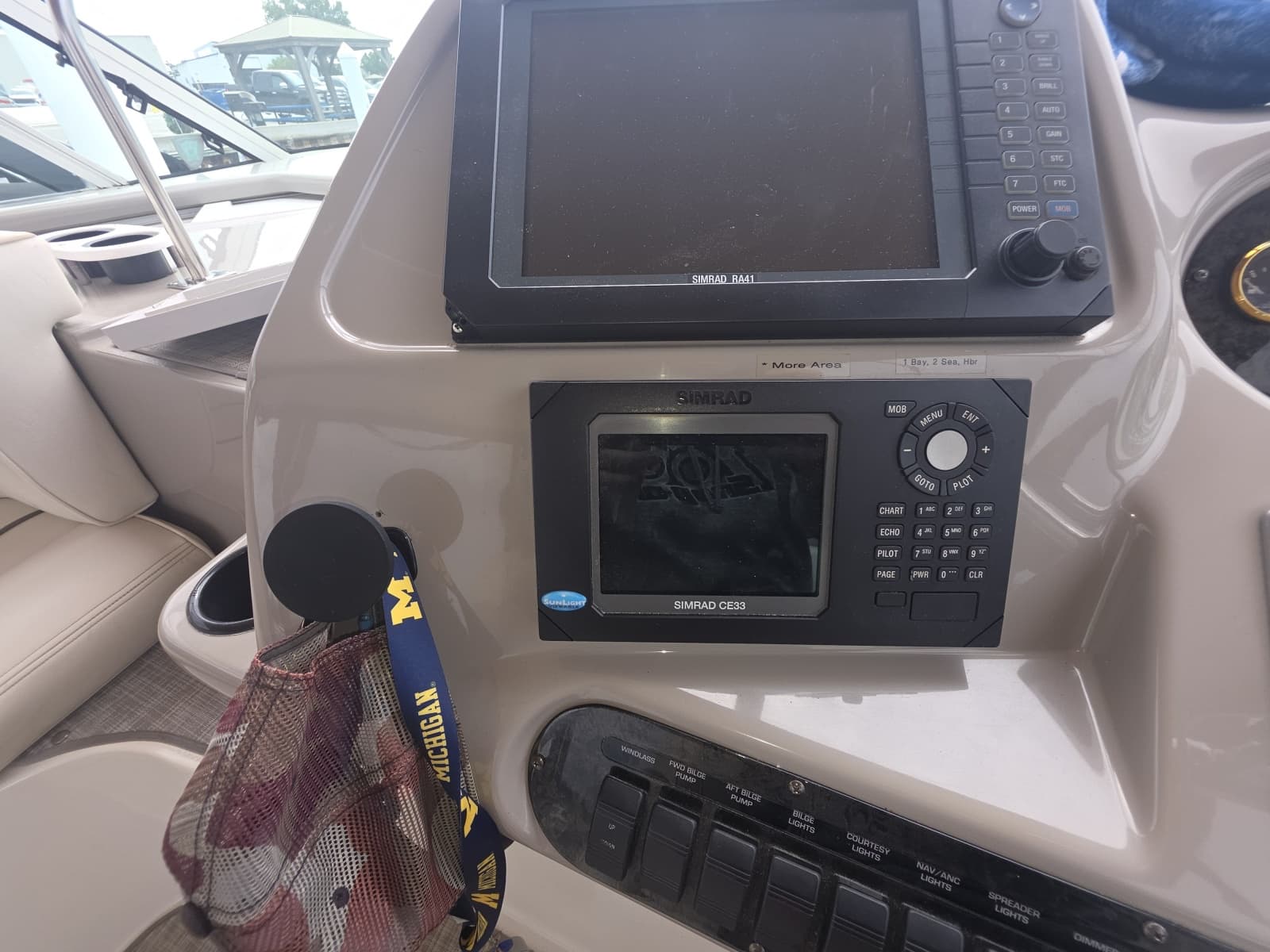 2001 Cruisers Yachts 3572 - Photo 19