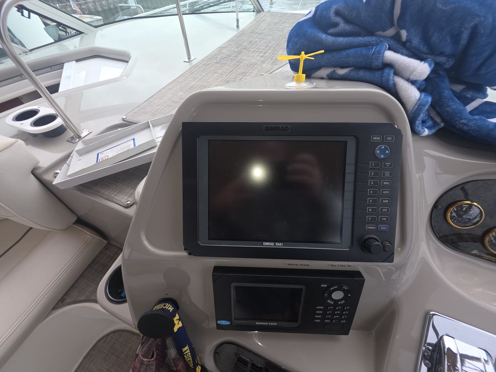 2001 Cruisers Yachts 3572 - Photo 18