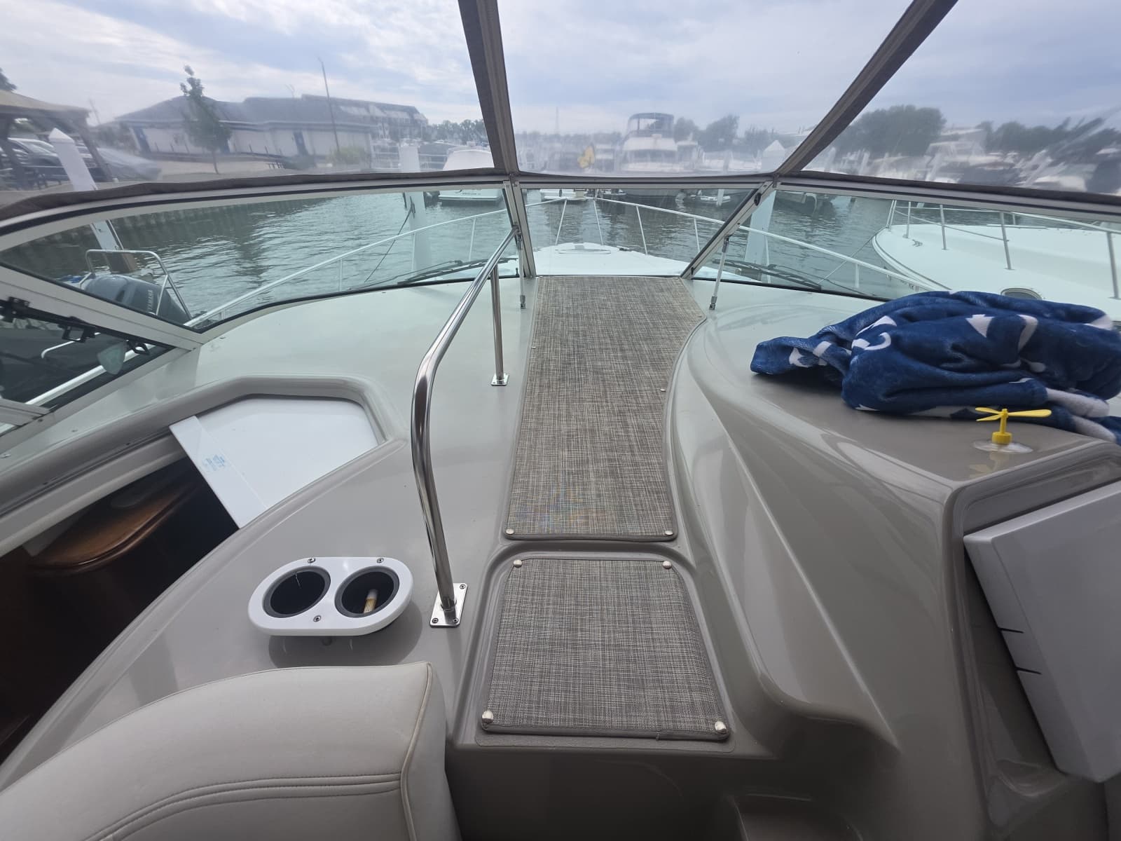 2001 Cruisers Yachts 3572 - Photo 25