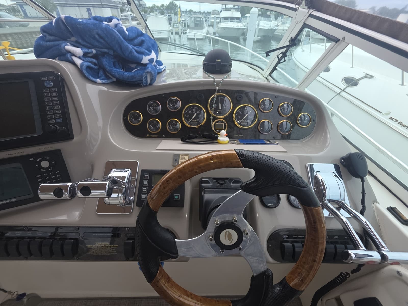 2001 Cruisers Yachts 3572 - Photo 22