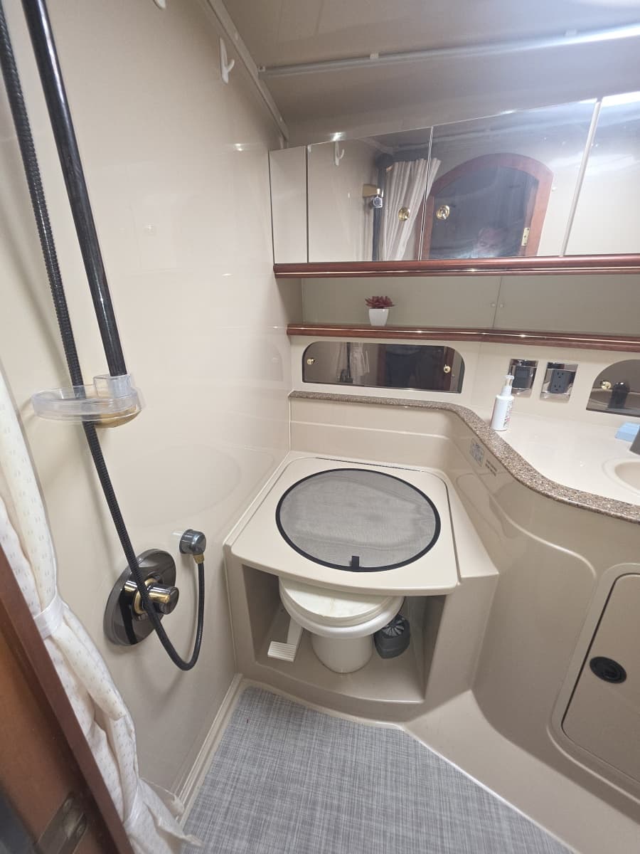 2001 Cruisers Yachts 3572 - Photo 39