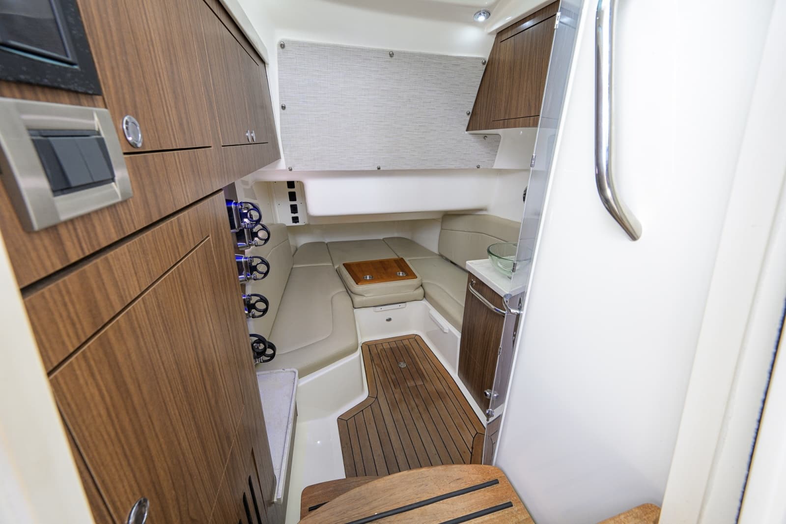 2018 Boston Whaler 380 Outrage - Photo 13