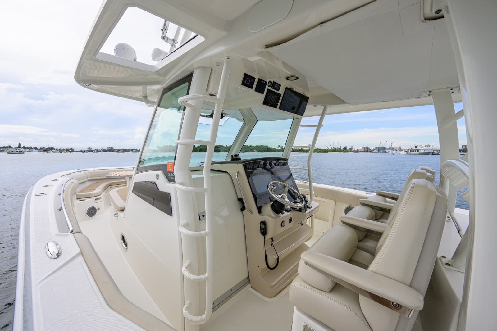 2018 Boston Whaler 380 Outrage - Photo 4