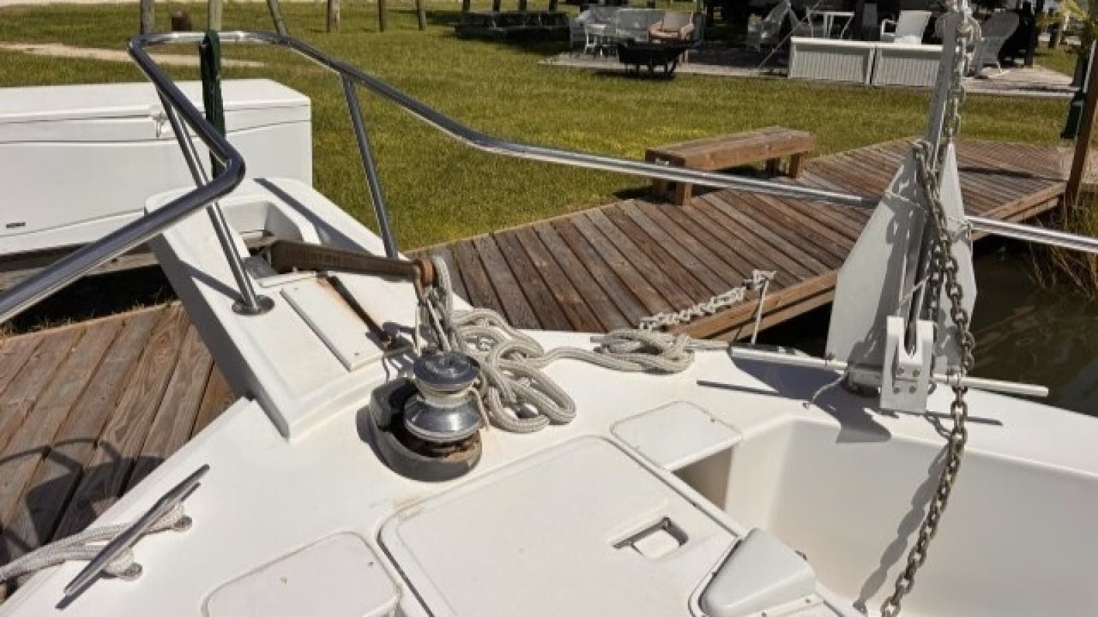 2002 Mainship 390 - Photo 11