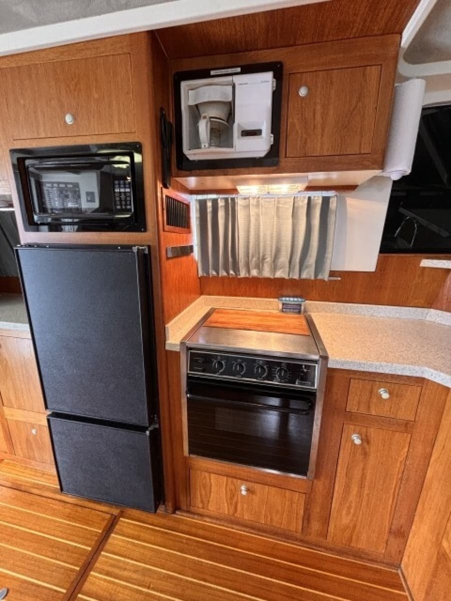 2002 Mainship 390 - Photo 30