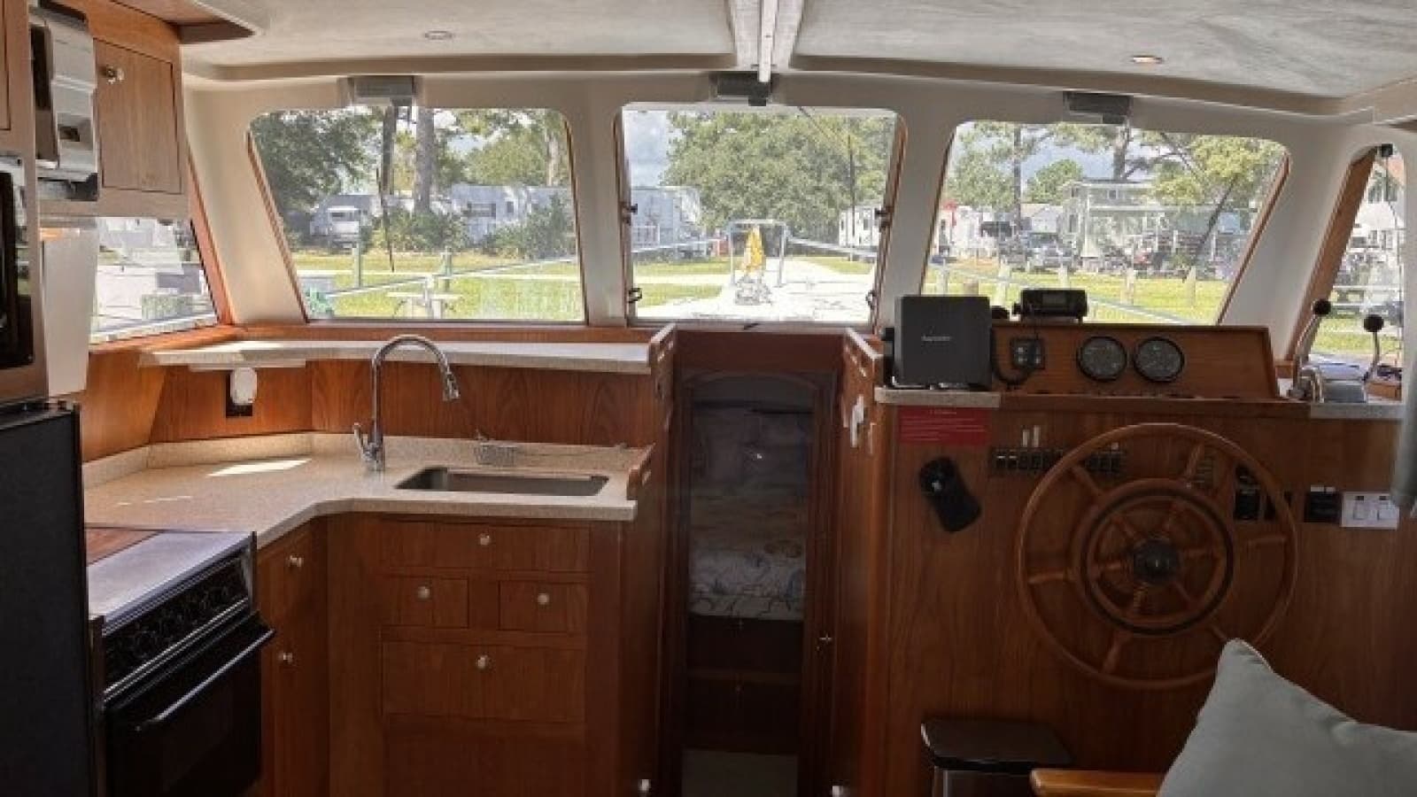 2002 Mainship 390 - Photo 34