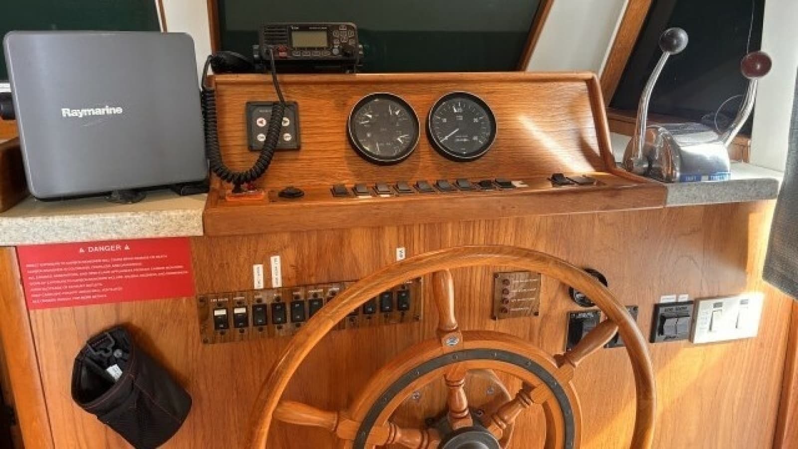 2002 Mainship 390 - Photo 31