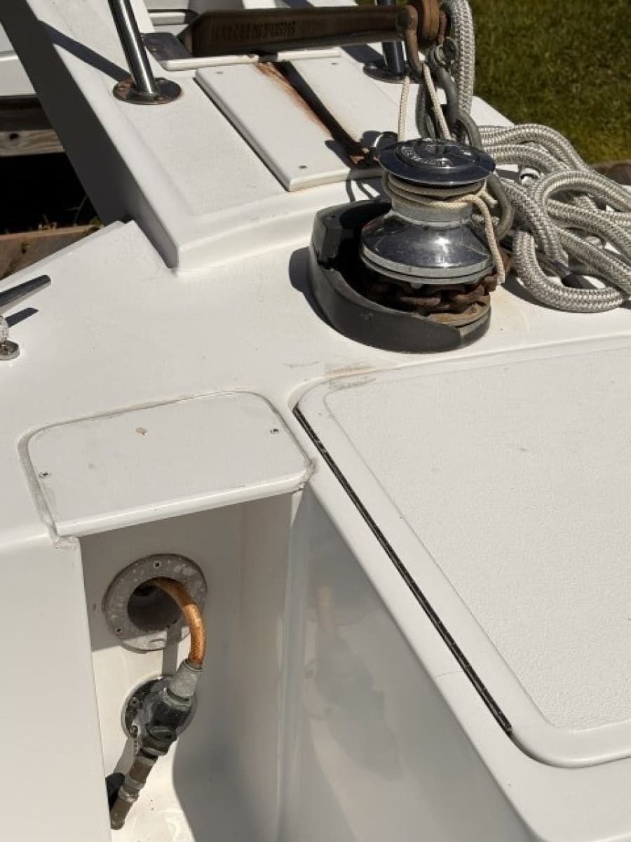 2002 Mainship 390 - Photo 13