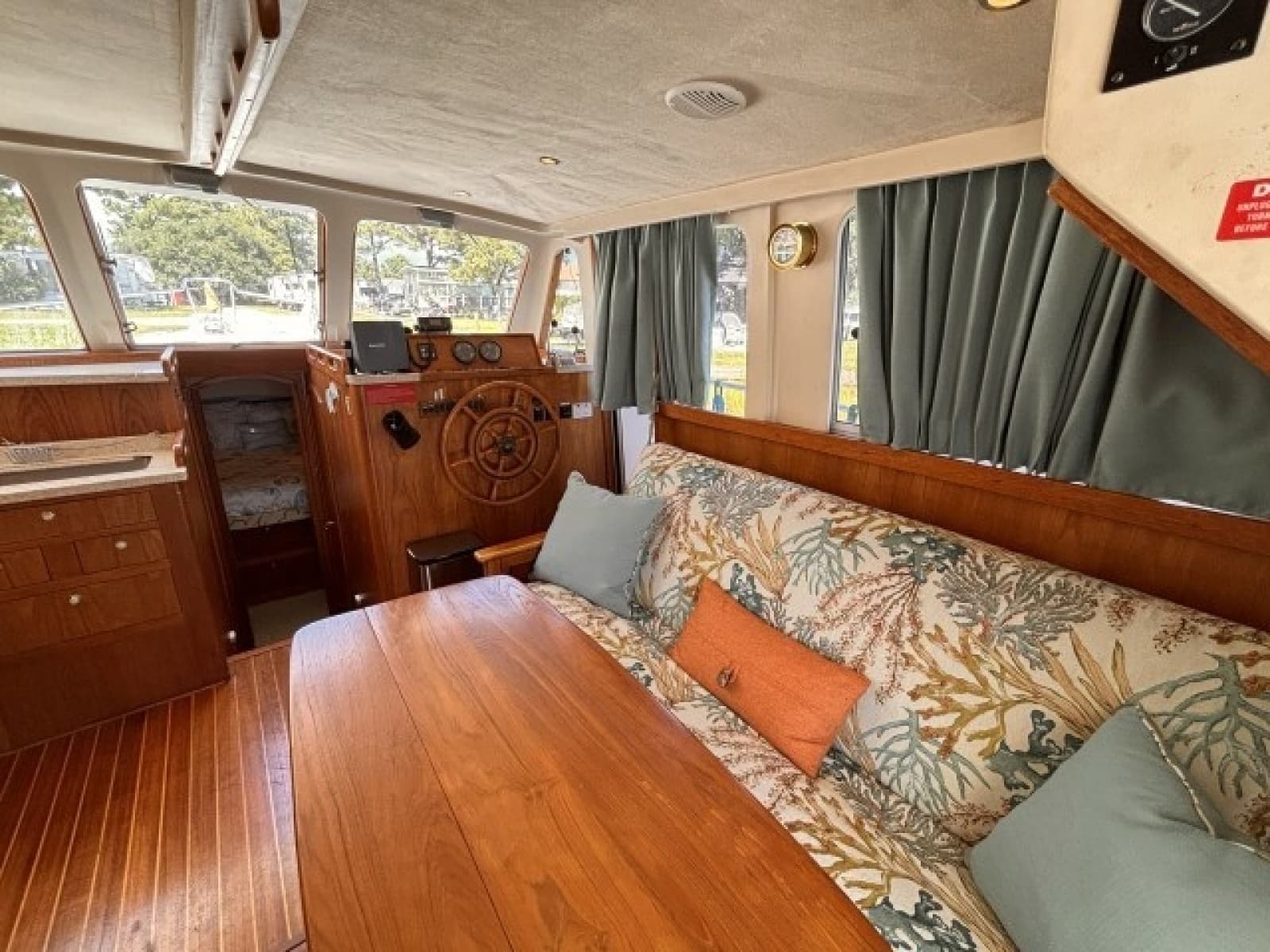 2002 Mainship 390 - Photo 36