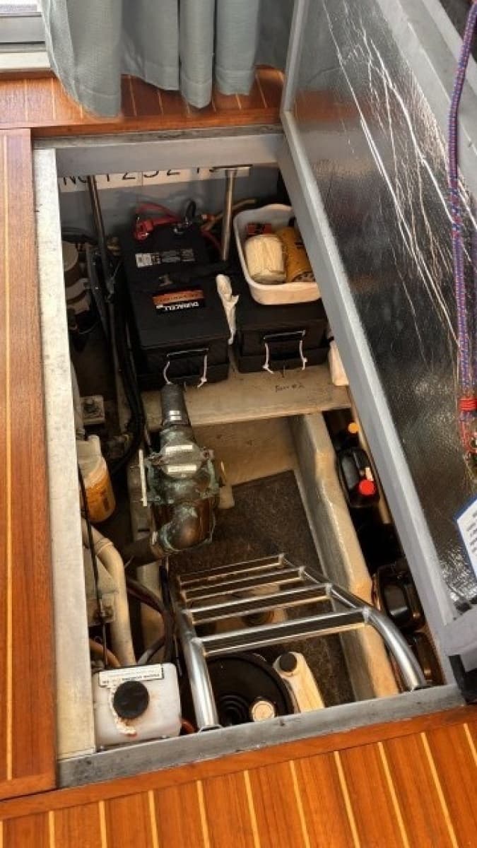 2002 Mainship 390 - Photo 48