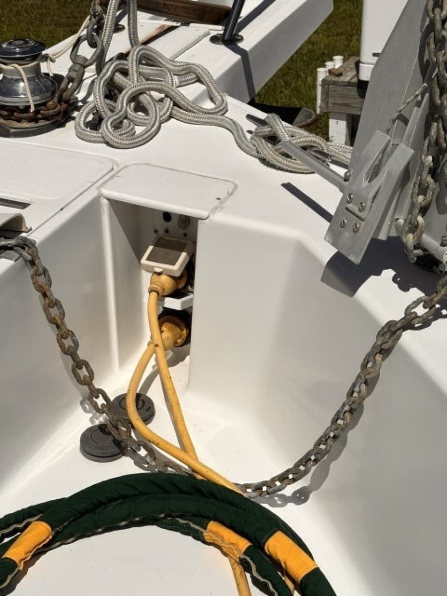 2002 Mainship 390 - Photo 14