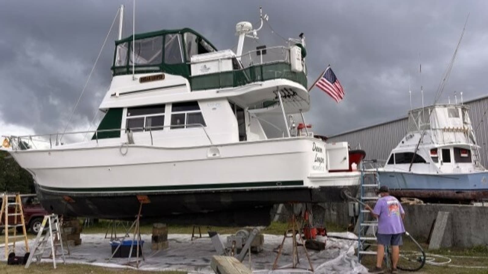 2002 Mainship 390 - Photo 21