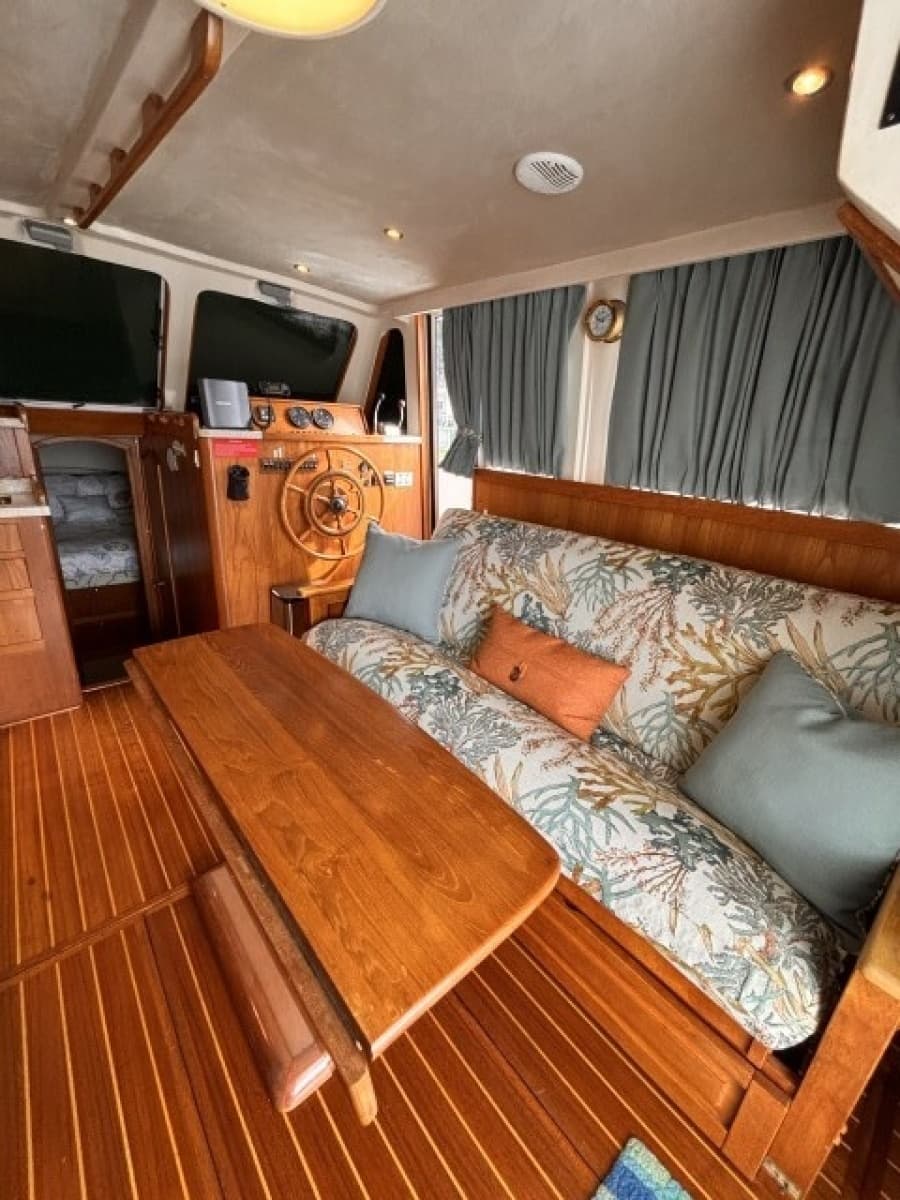 2002 Mainship 390 - Photo 26