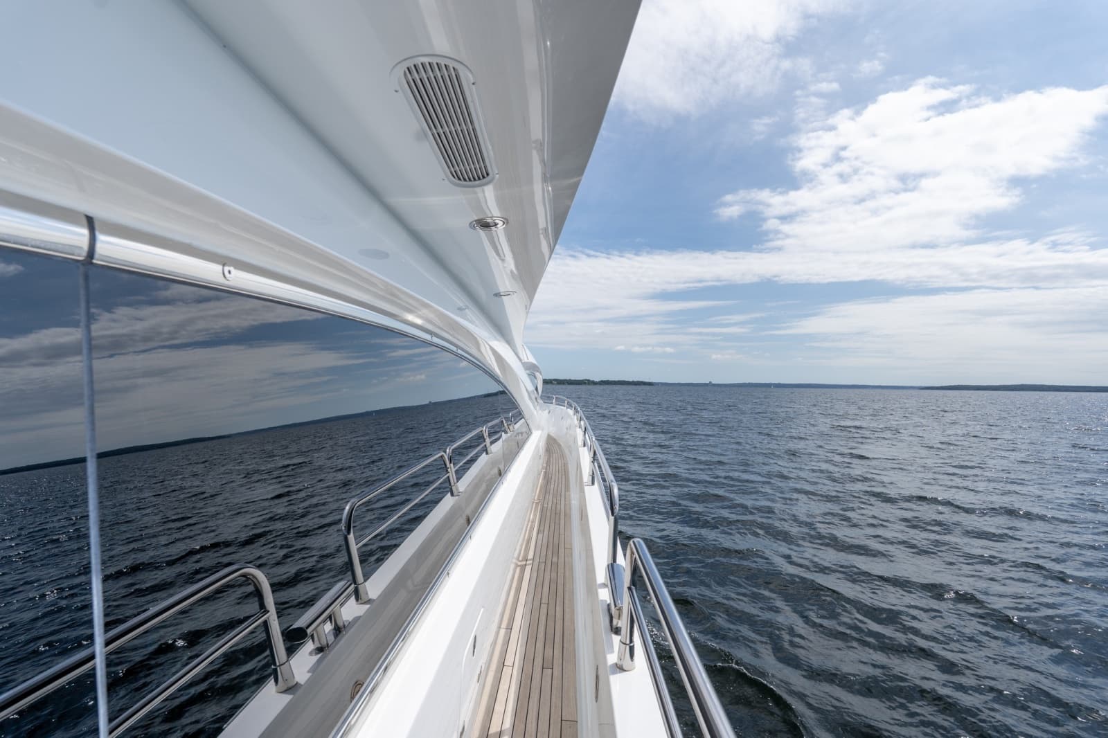 2004 Sunseeker 105 Yacht - Photo 36