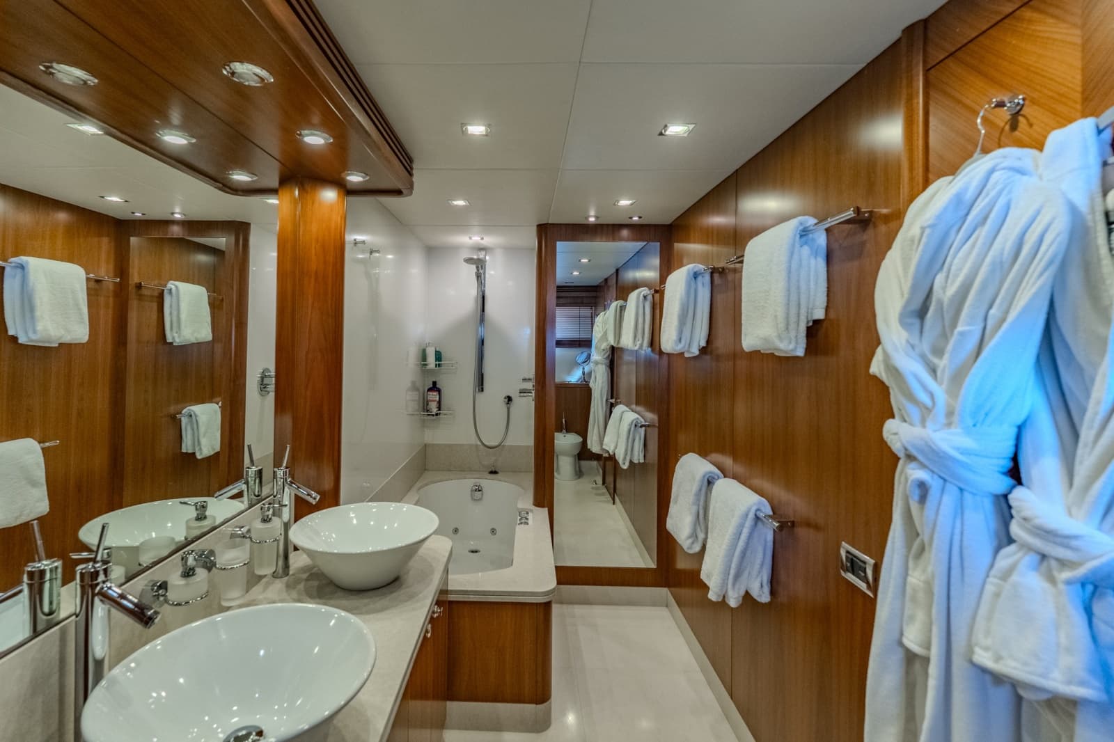 2004 Sunseeker 105 Yacht - Photo 68