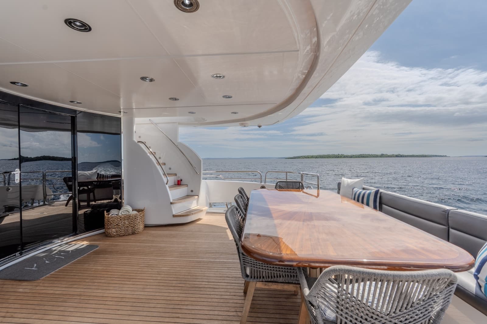 2004 Sunseeker 105 Yacht - Photo 32