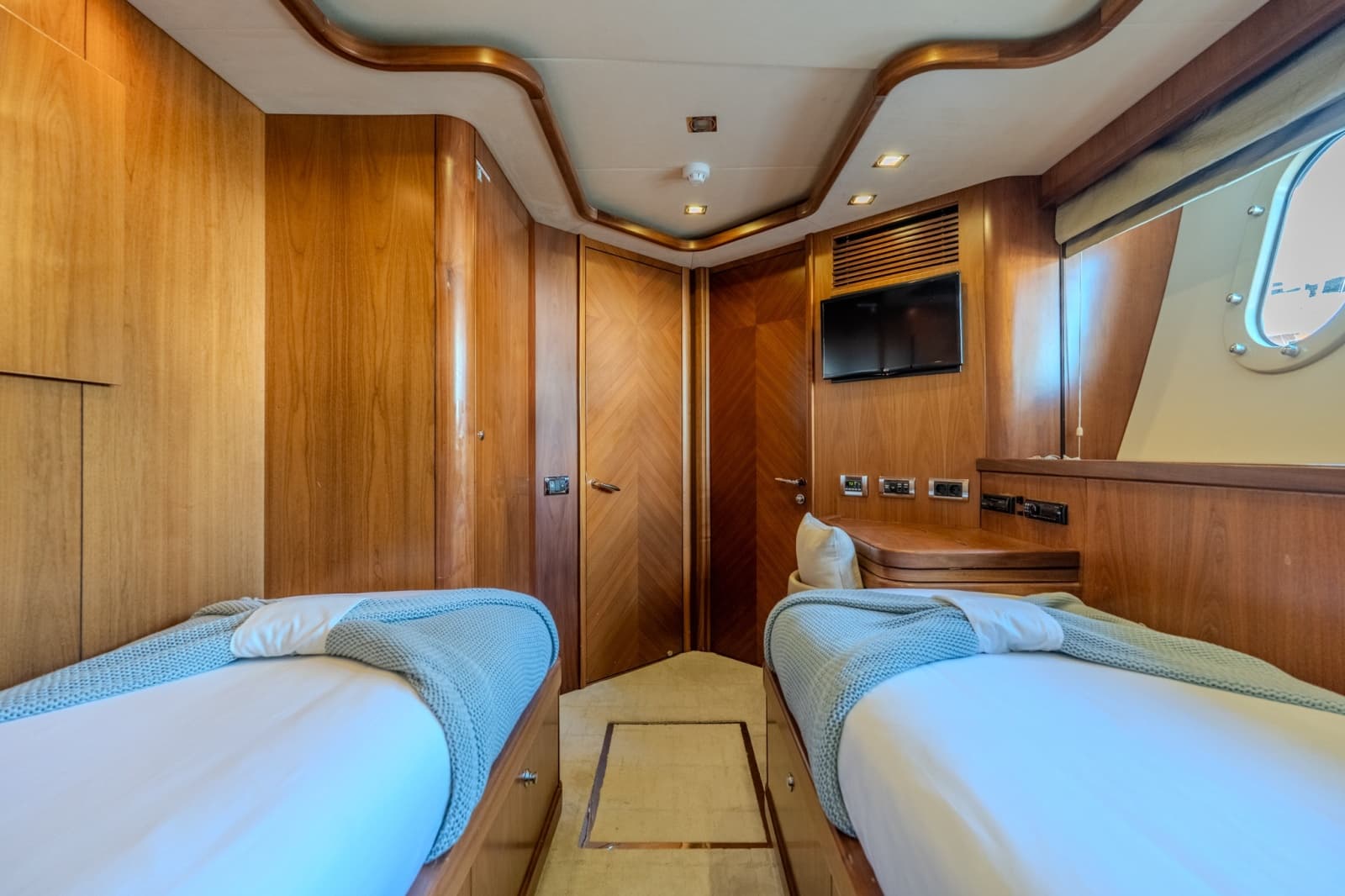 2004 Sunseeker 105 Yacht - Photo 76