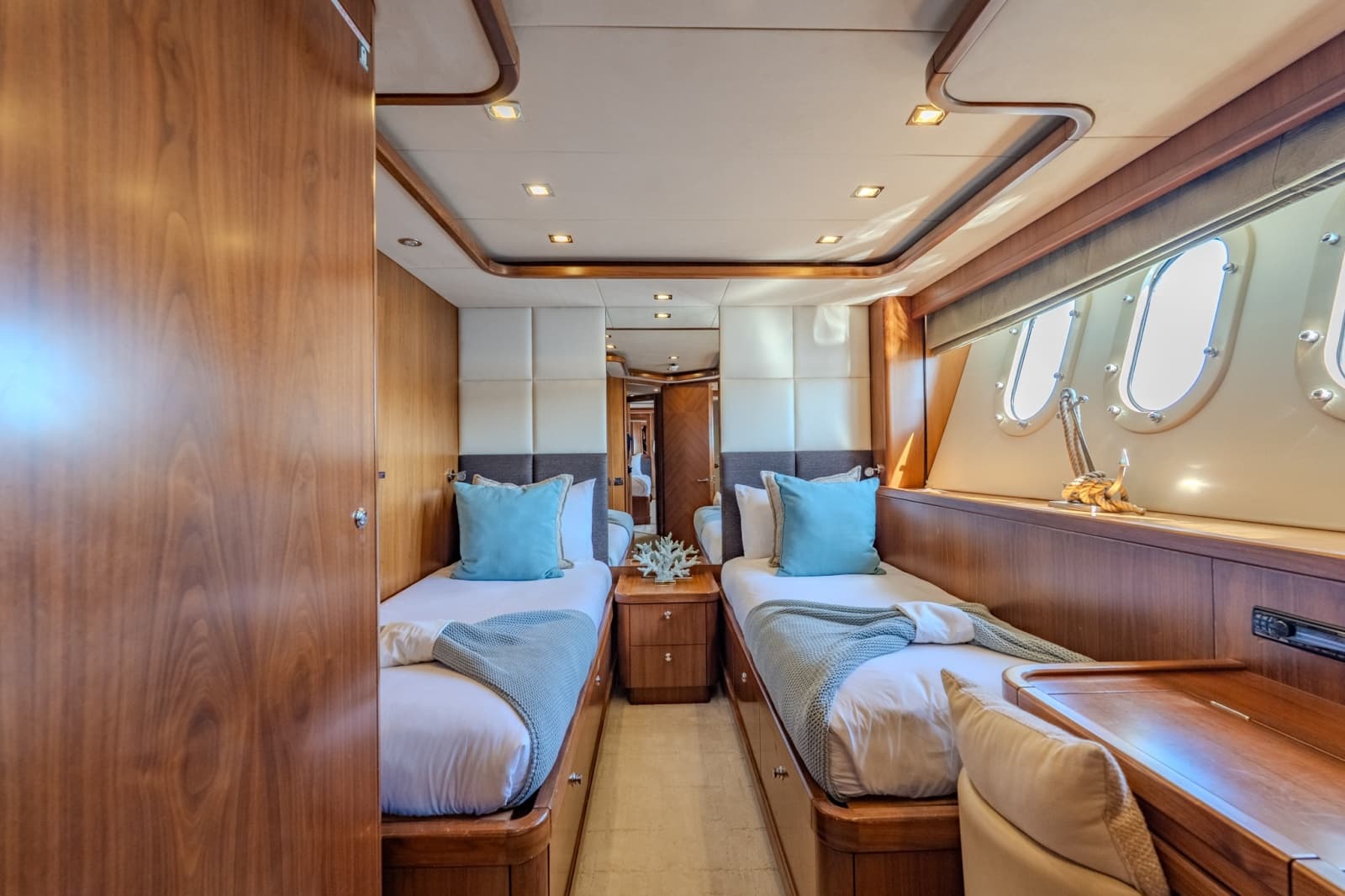 2004 Sunseeker 105 Yacht - Photo 71