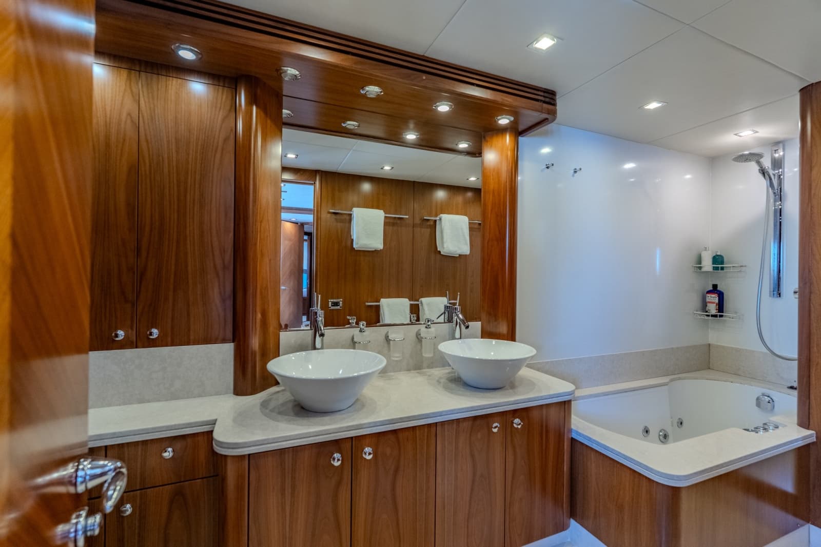 2004 Sunseeker 105 Yacht - Photo 70