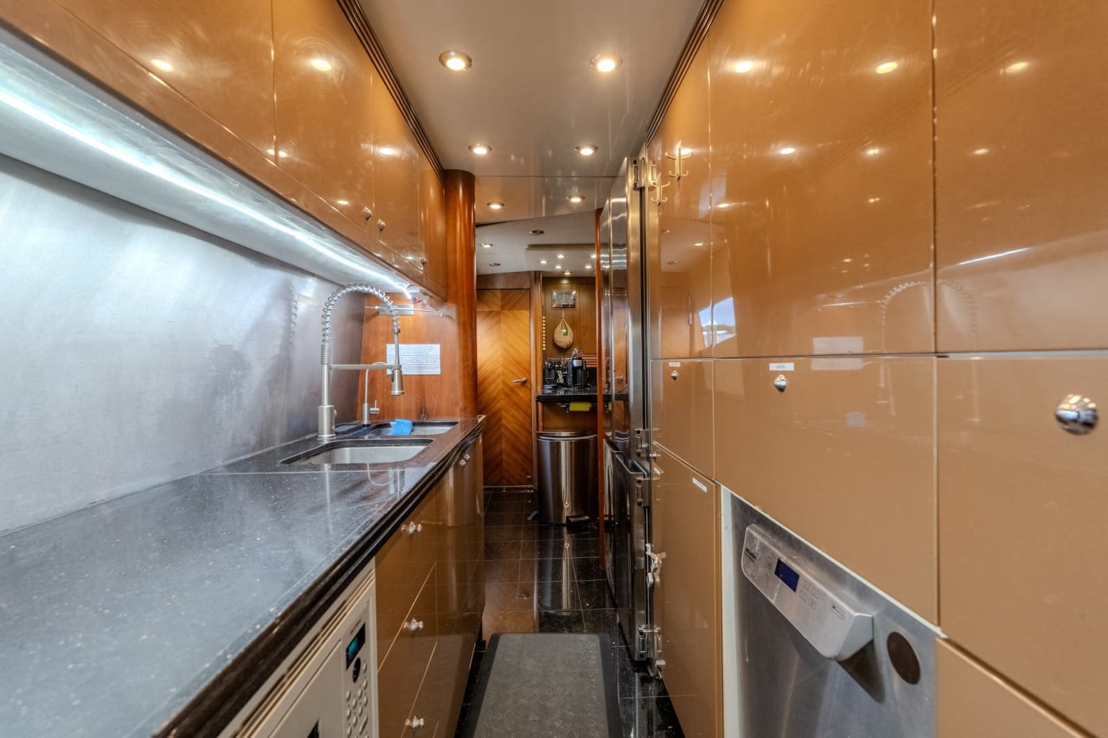 2004 Sunseeker 105 Yacht - Photo 55