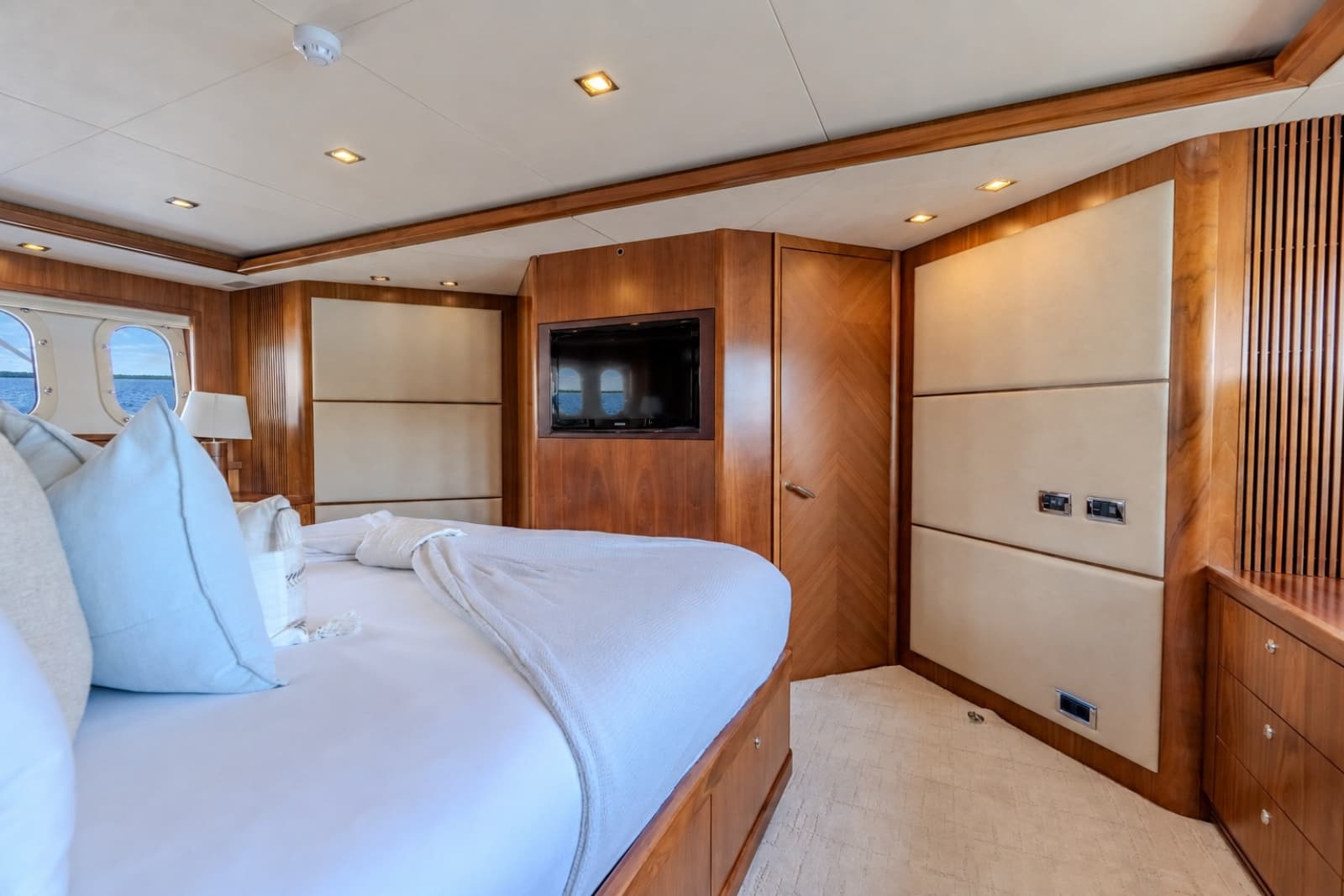 2004 Sunseeker 105 Yacht - Photo 64