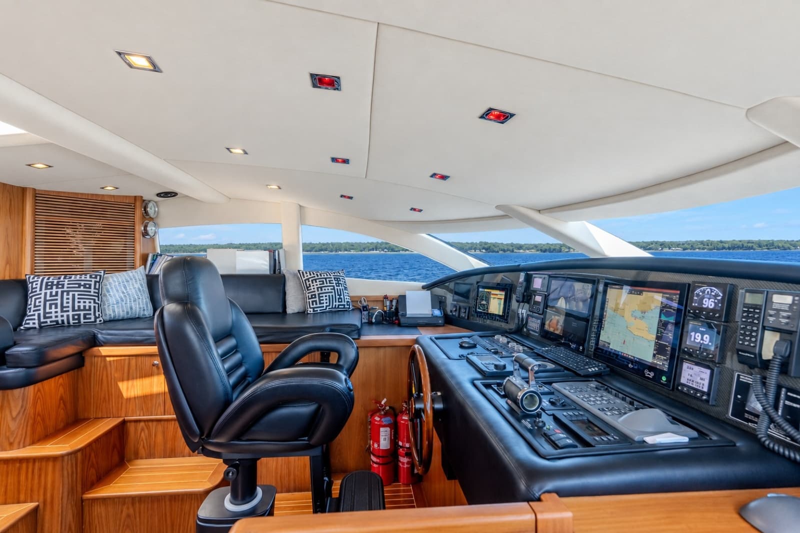 2004 Sunseeker 105 Yacht - Photo 28