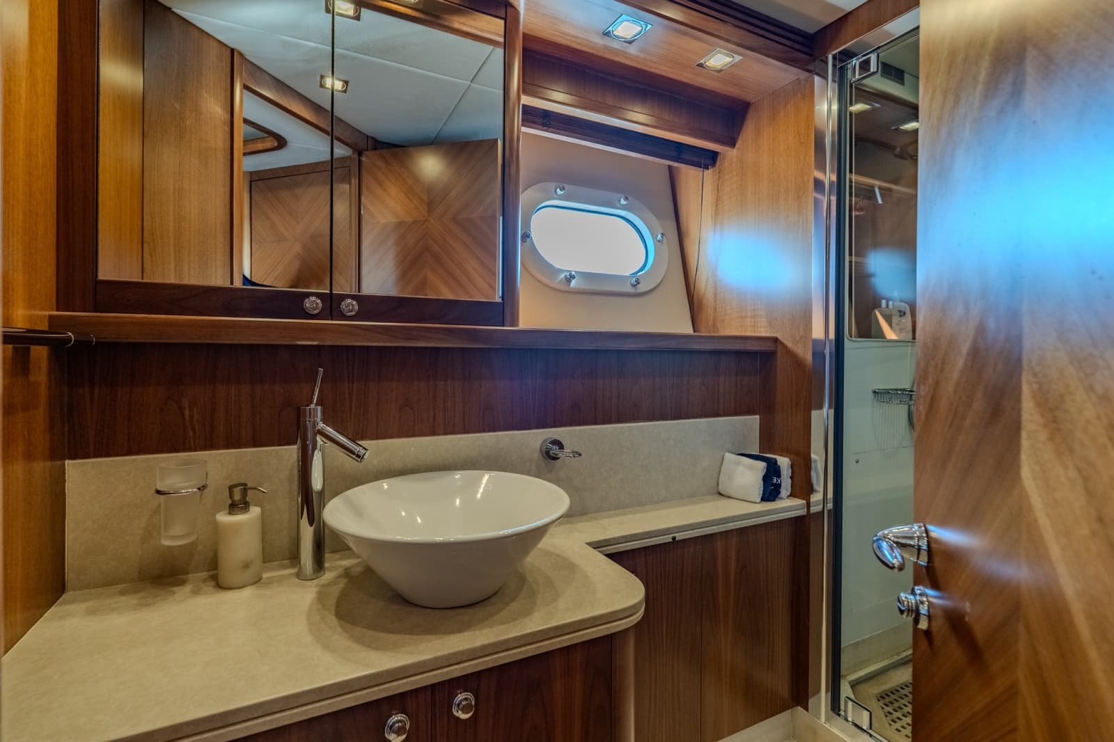 2004 Sunseeker 105 Yacht - Photo 73