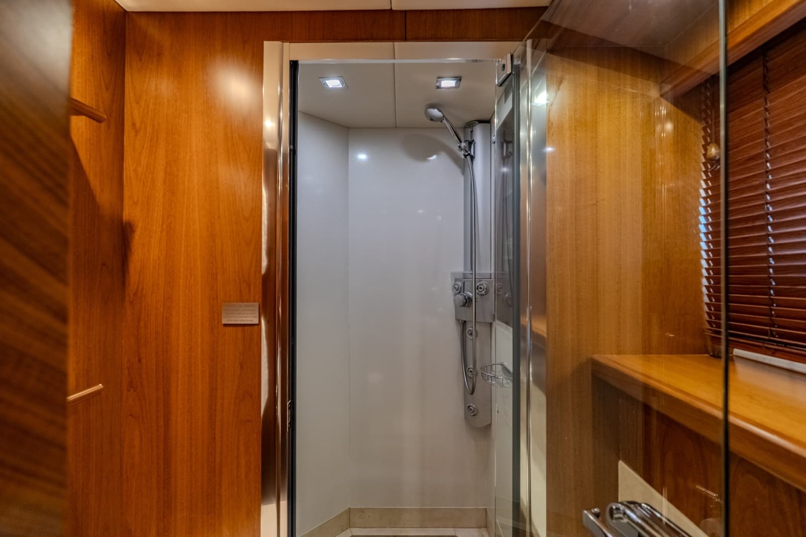 2004 Sunseeker 105 Yacht - Photo 78
