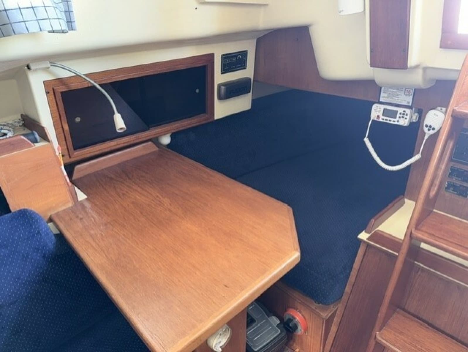 1986 Pearson 303 - Photo 11
