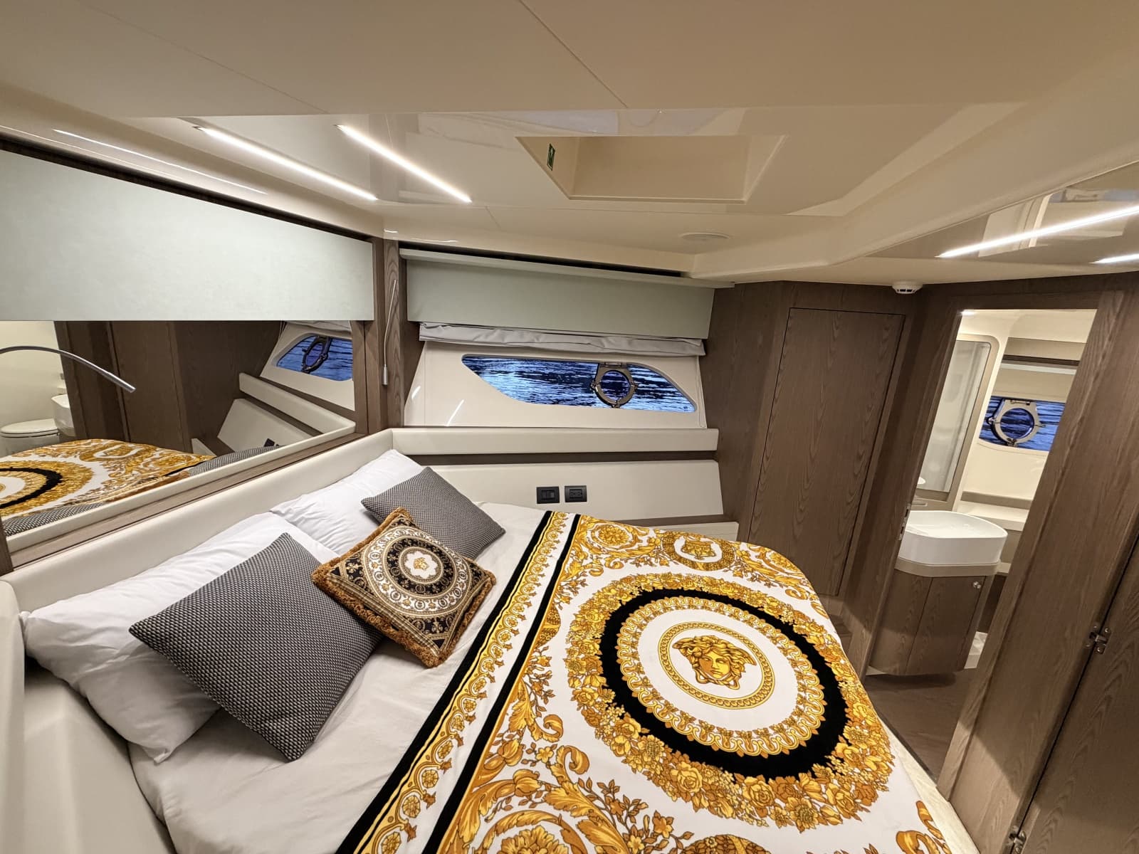 2020 Ferretti Yachts 550 Fly - Photo 44