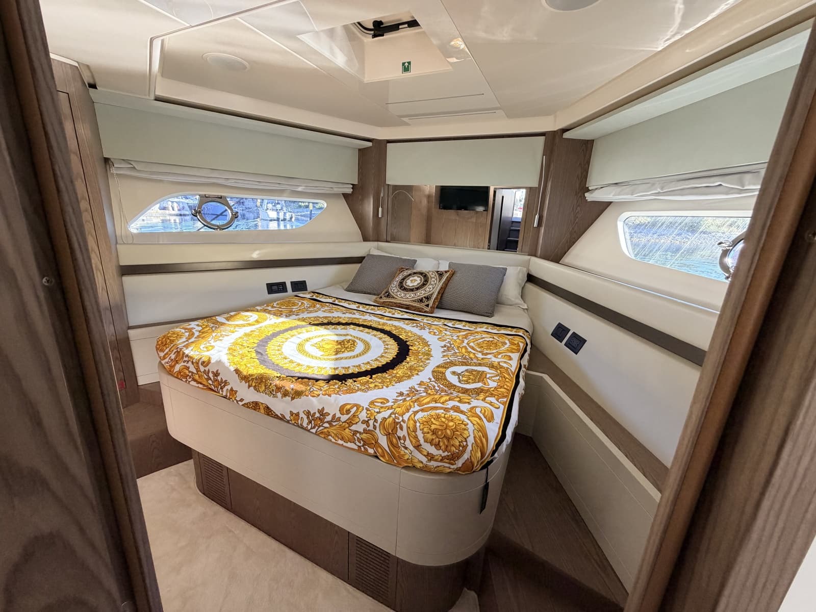 2020 Ferretti Yachts 550 Fly - Photo 41