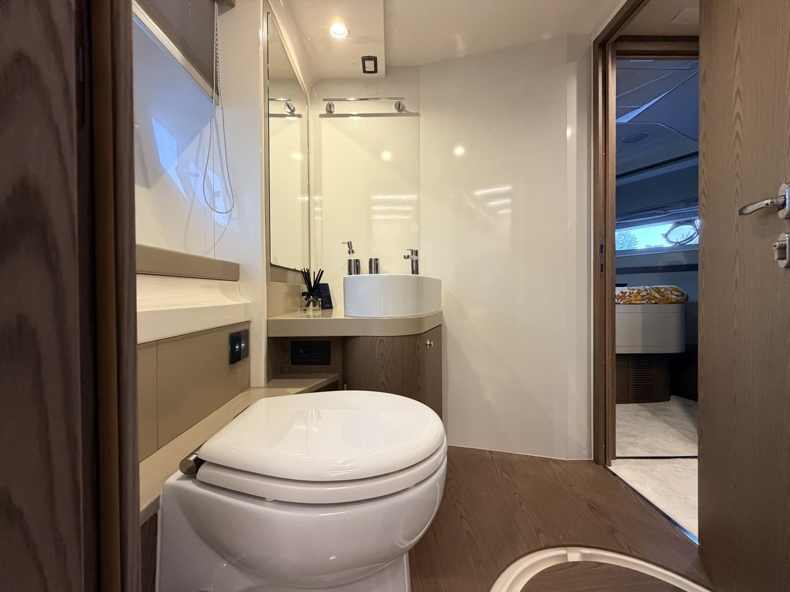 2020 Ferretti Yachts 550 Fly - Photo 52