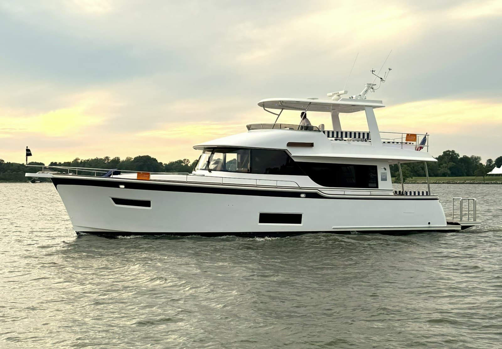 2025 Summit 54 Motor Yacht - Photo 2