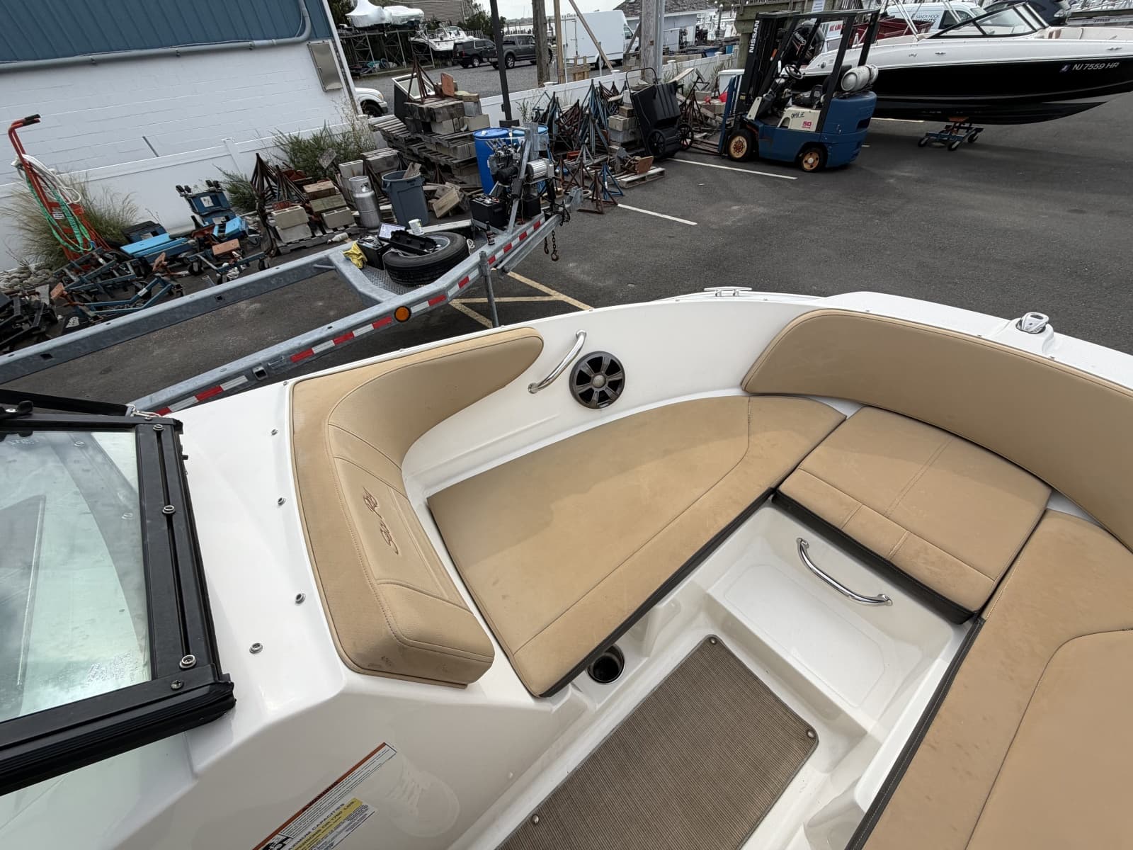 2020 Sea Ray SPX 210 Outboard - Photo 17