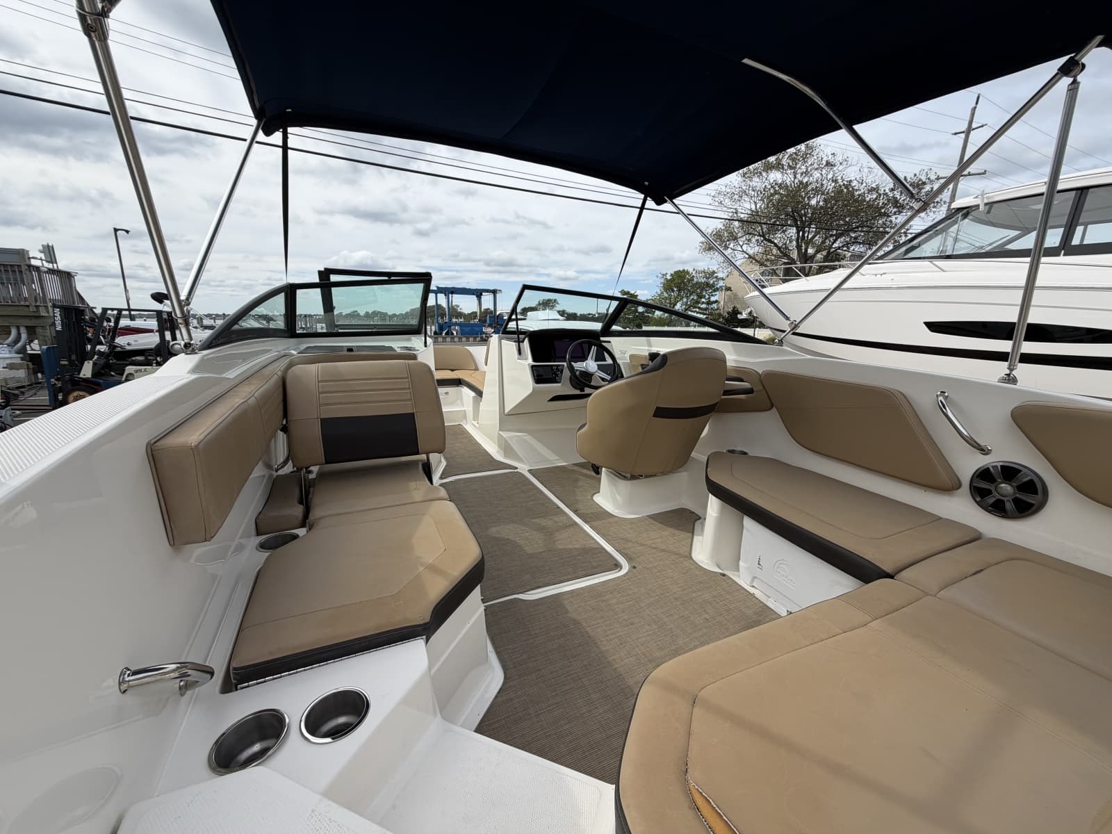 2020 Sea Ray SPX 210 Outboard - Photo 8