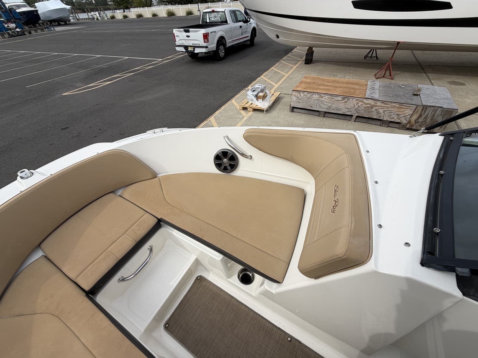 2020 Sea Ray SPX 210 Outboard - Photo 16