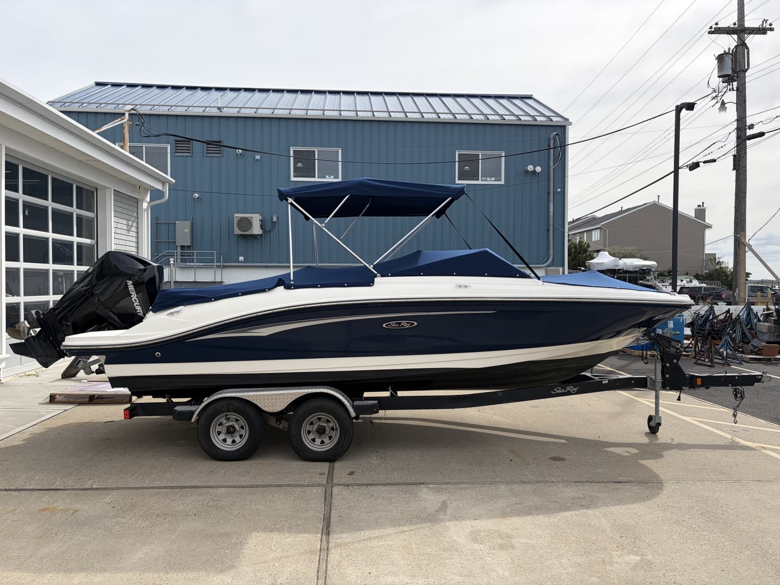 2020 Sea Ray SPX 210 Outboard - Photo 3