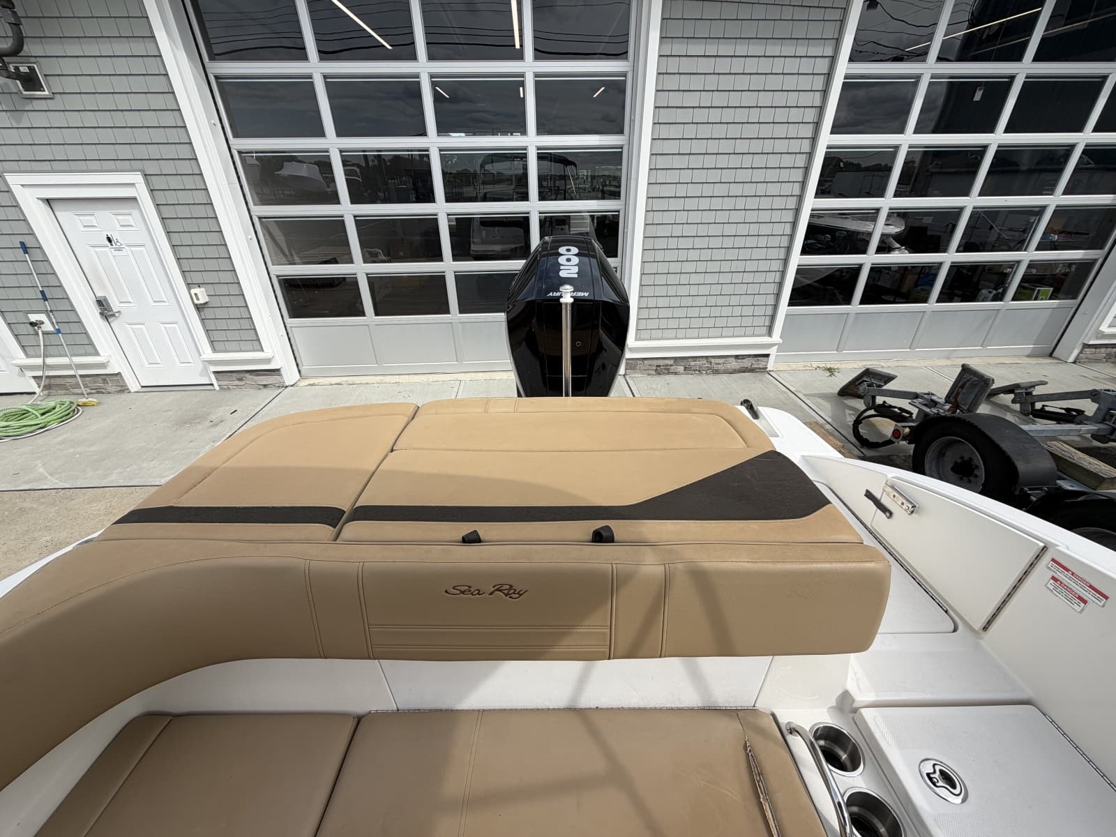2020 Sea Ray SPX 210 Outboard - Photo 5