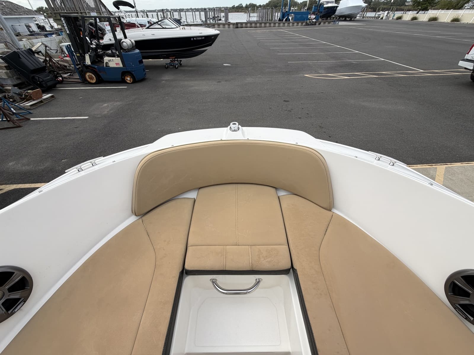 2020 Sea Ray SPX 210 Outboard - Photo 18