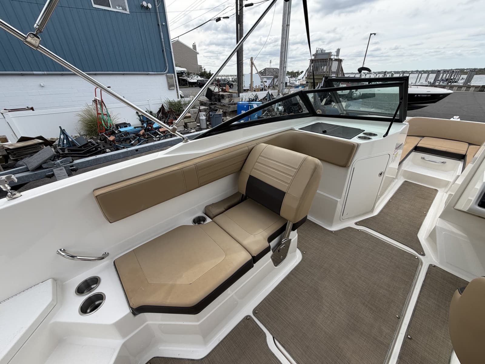 2020 Sea Ray SPX 210 Outboard - Photo 9