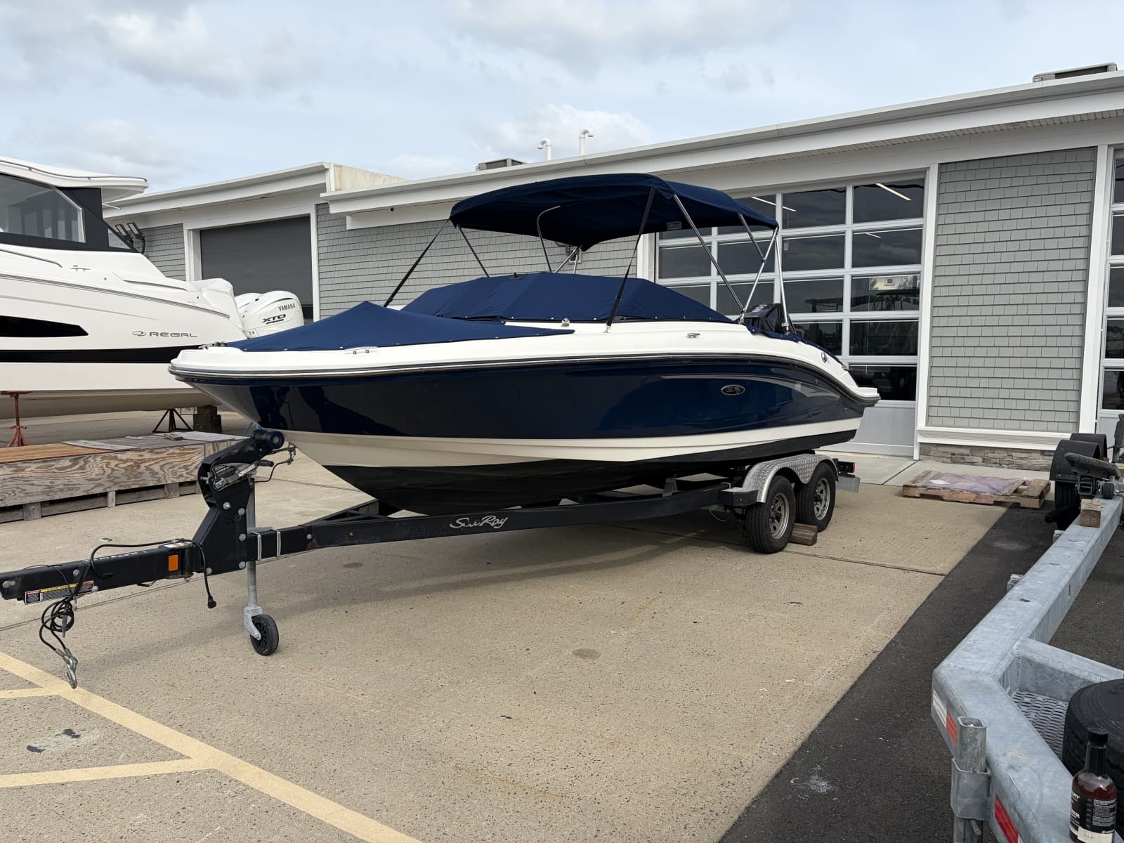 2020 Sea Ray SPX 210 Outboard - Photo 2