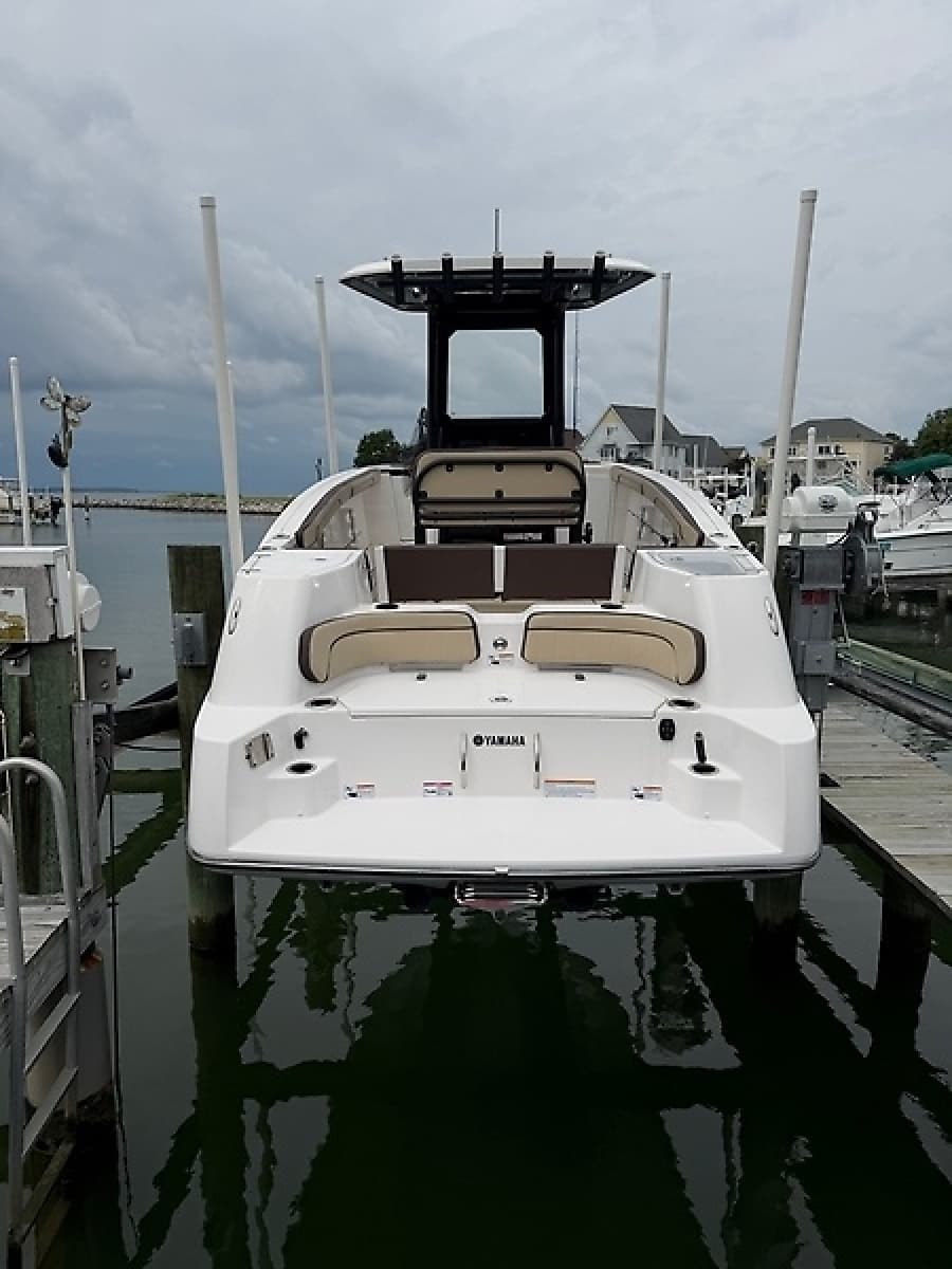 2024 Yamaha Boats 255 FSH Sport H - Photo 2