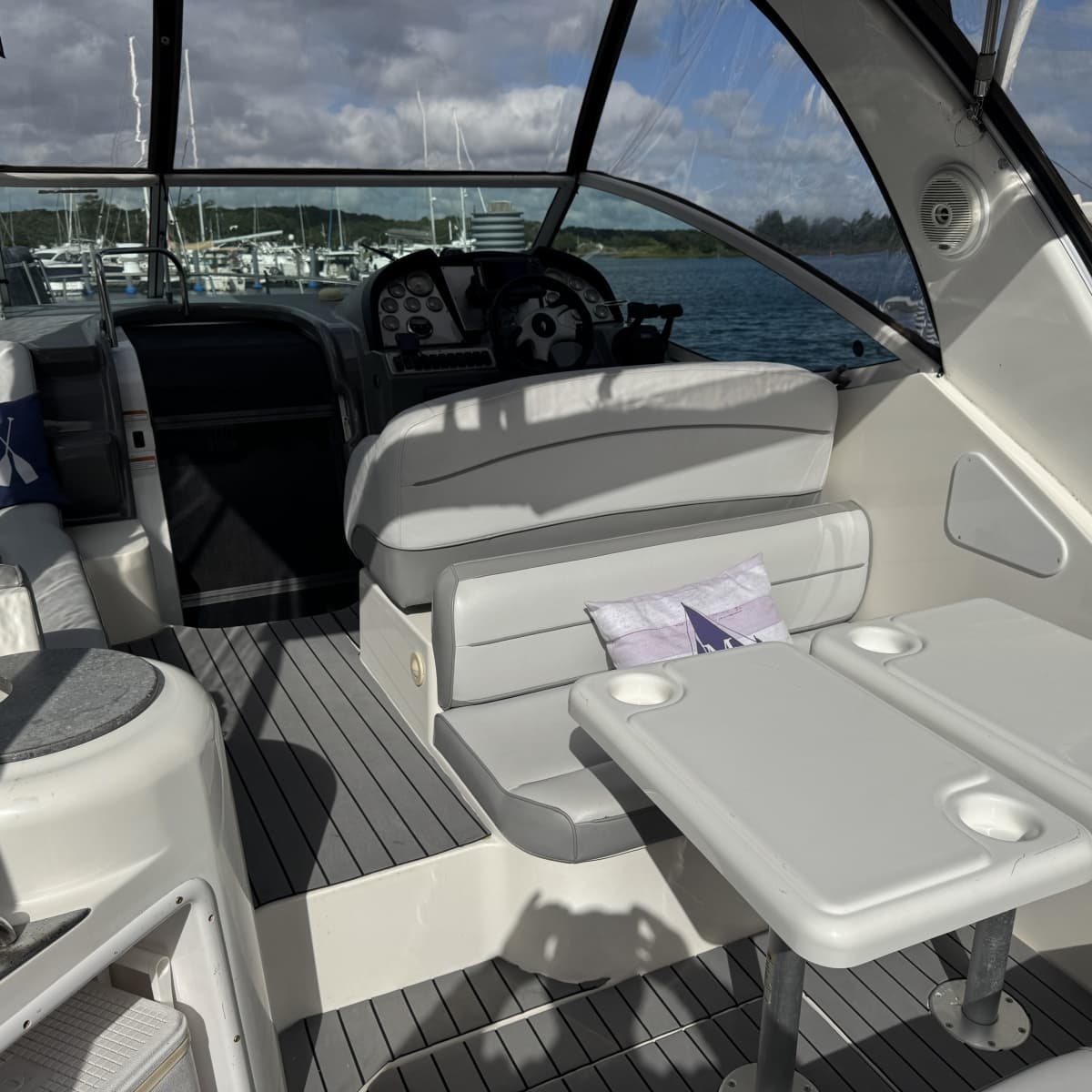2007 Cruisers Yachts  - Photo 6