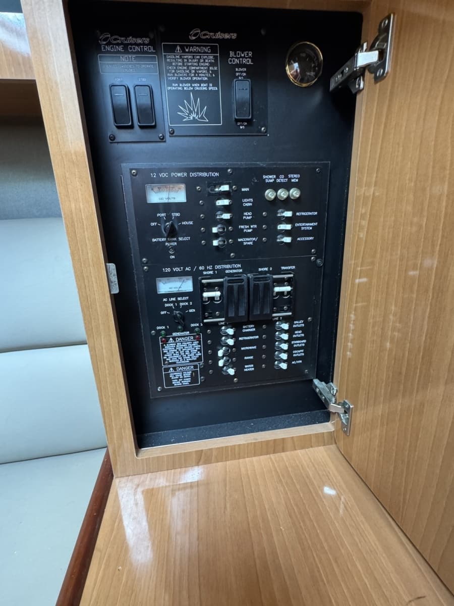 2007 Cruisers Yachts  - Photo 25